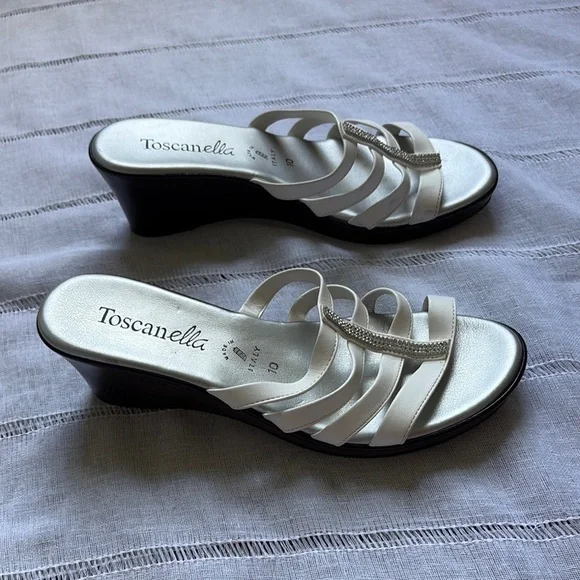 Toscanella Women's Elegant White Strappy Sandals - Picture 14 of 14